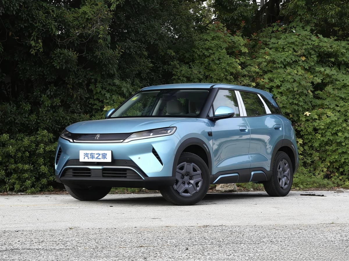 BYD Yuan UP หรือ ATTO 2 รุ่นปี 2027 สีฟ้ามุมด้านหน้า
